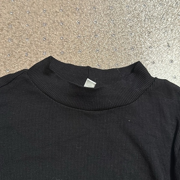 Basic Mockneck Sweater - Picture 2 of 3